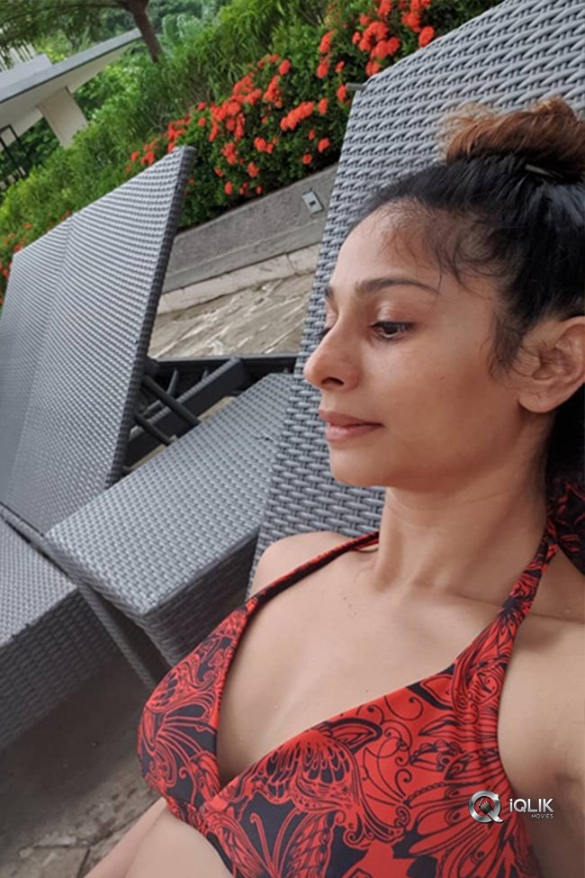 Tanishaa-Mukerji-Bikini-Photos